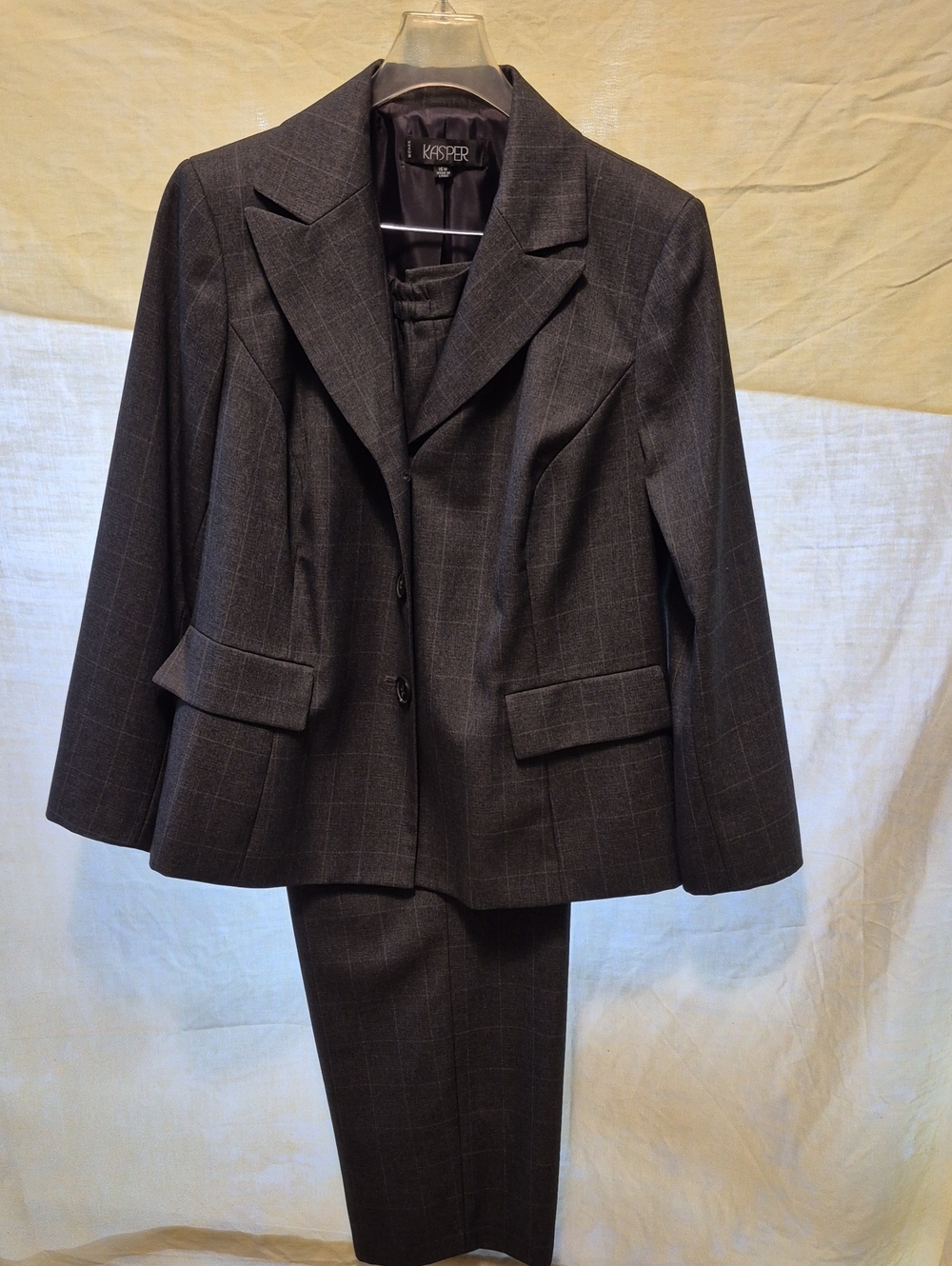 Kasper Women's Dark Gray Plaid Two-Piece Suit - Jacket & Pants Set Size 16W
